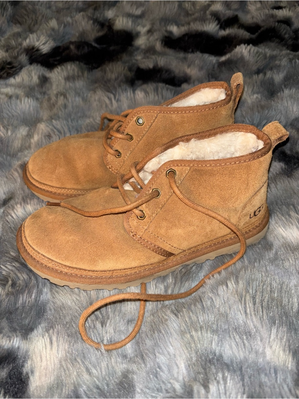 UGG neumel